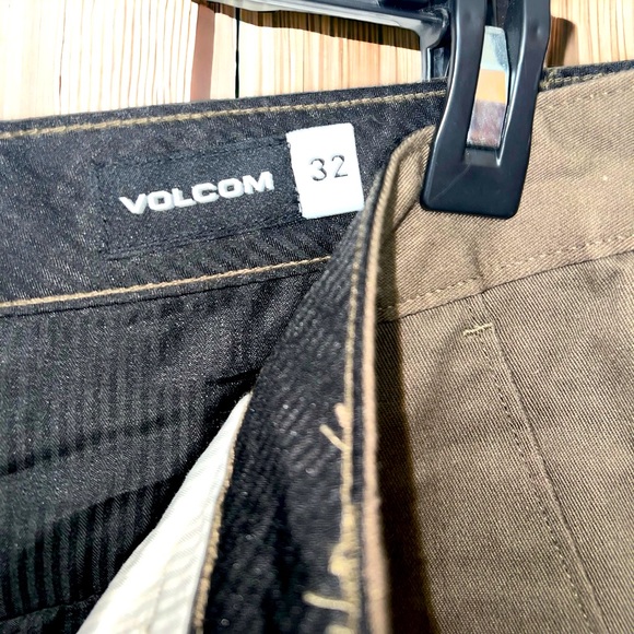 Volcom men’s shorts - Picture 4 of 5